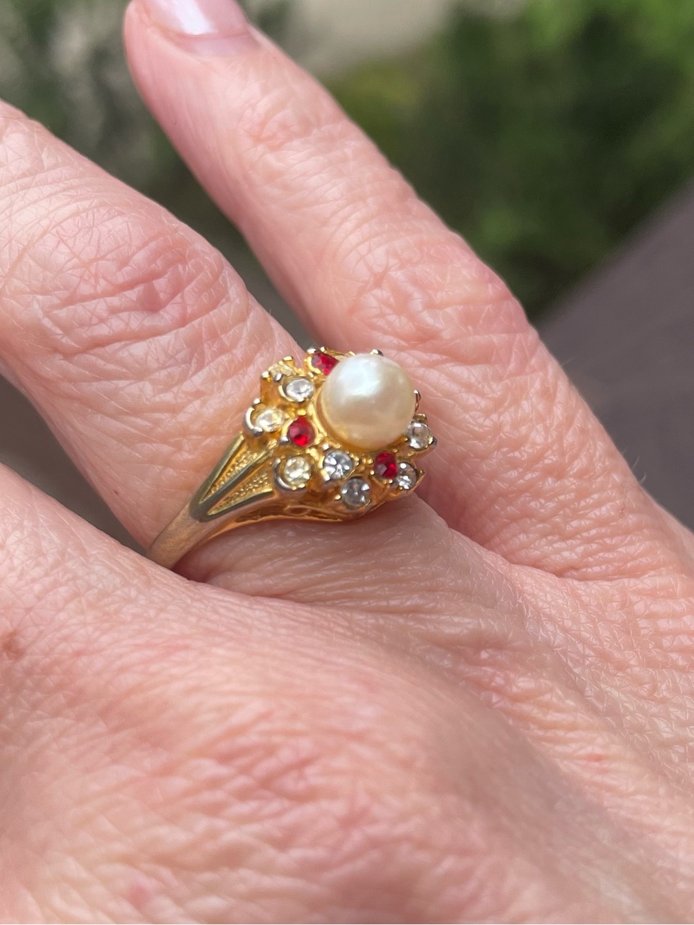 Cocktail Ring with Faux Ruby, Pearl, and Rhinestone in 18 KG plating, 6 - Picture 5 of 10